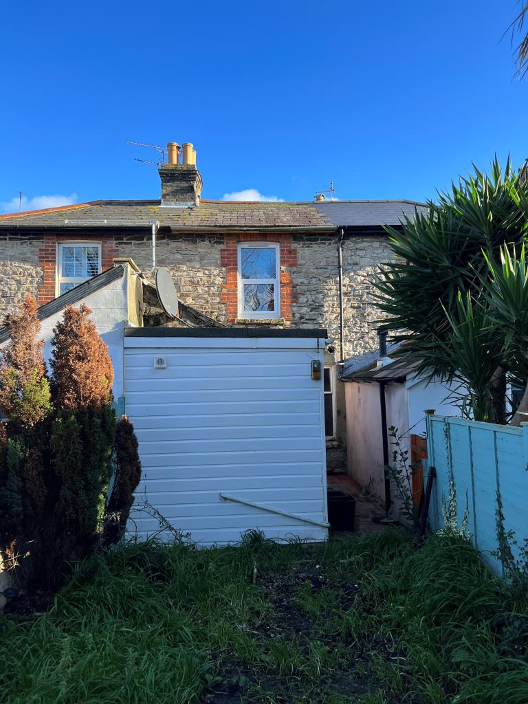 Lot: 77 - TWO-BEDROOM HOUSE FOR IMPROVEMENT -